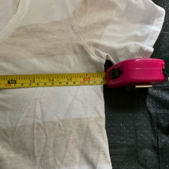 “LULULEMON” Beige and White Short Sleeve T Shirt. - Picture 7 of 11